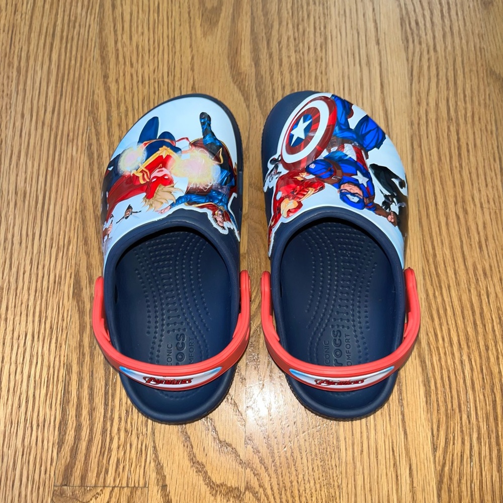 Crocs Unisex-Kids Marvel Avenger Patch Clog!